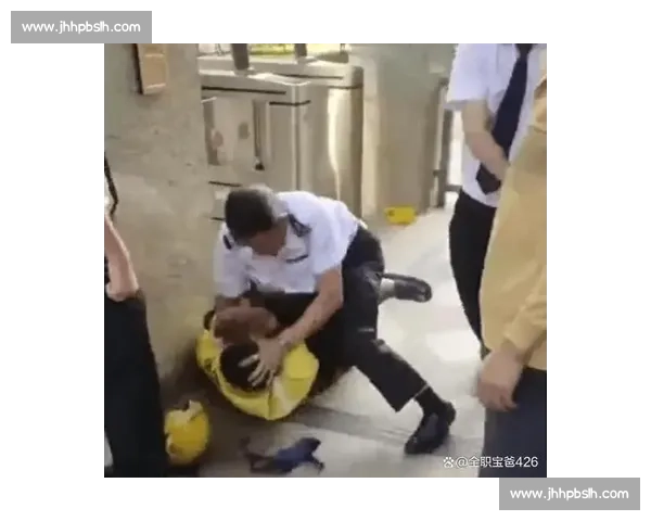 赛道惊魂十分钟!外卖小哥误入闯关现场 保安大哥带我狂奔脱险 赛道惊魂十分钟!外卖小哥误入闯关现场 保安大哥带我狂奔脱险