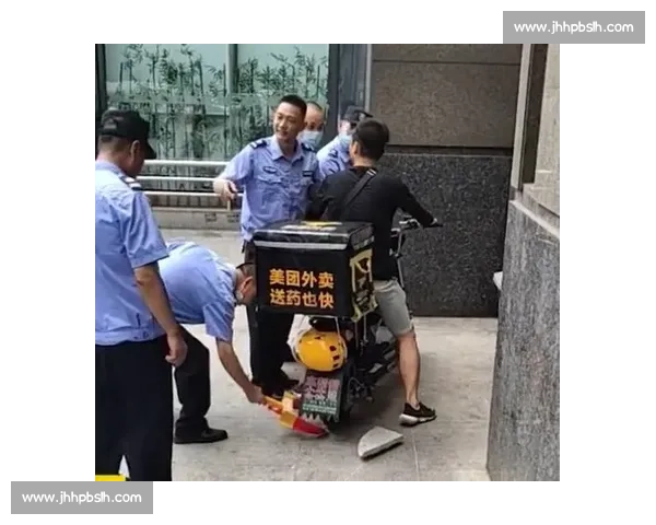 赛道惊魂十分钟!外卖小哥误入闯关现场 保安大哥带我狂奔脱险 赛道惊魂十分钟!外卖小哥误入闯关现场 保安大哥带我狂奔脱险